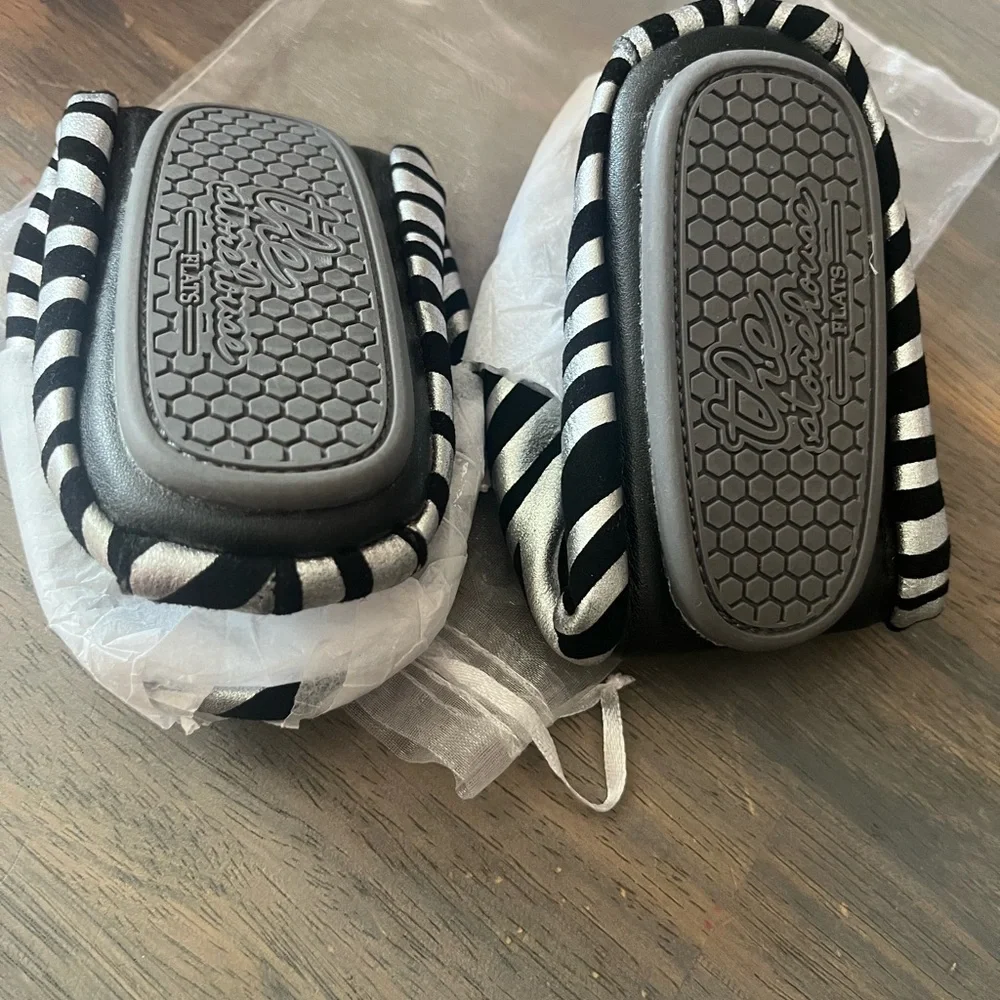 THE STOREHOUSE FLATS Stylish Zebra Print Flats SZ 7 new
